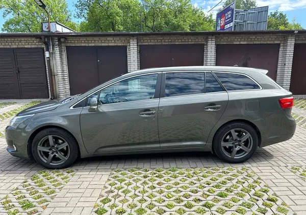 małopolskie Toyota Avensis cena 38800 przebieg: 190000, rok produkcji 2012 z Gliwice